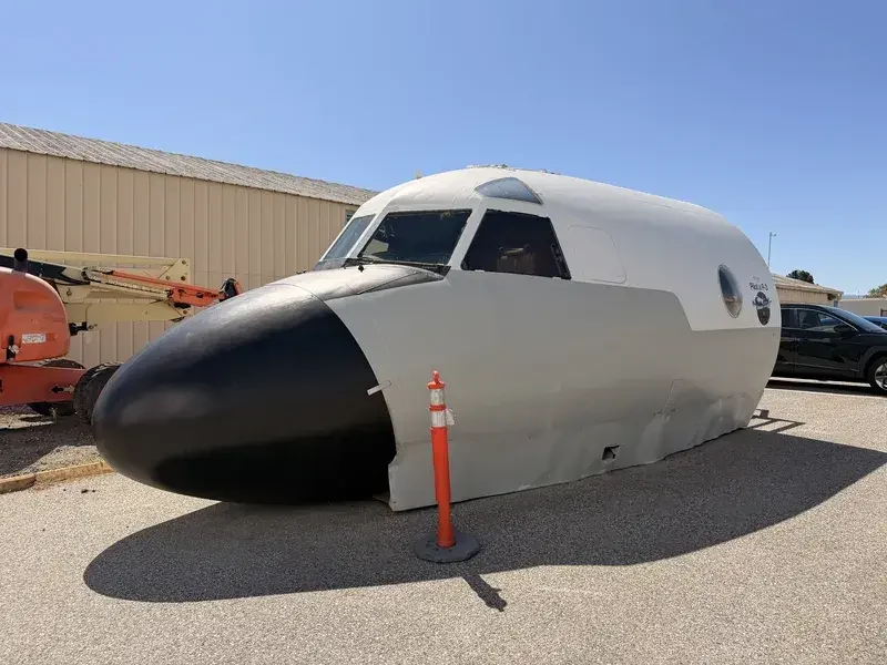 Aircraft cockpit section